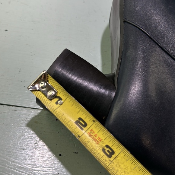 White Mountain ankle boots. - Picture 7 of 8